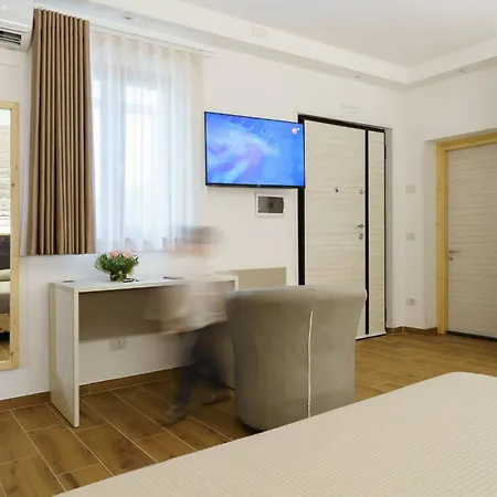 N5 Guest House- Ombrellone Gratis Incluso A Lido- 4*