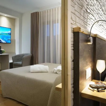 Couette-café N5 Guest House- Ombrellone Gratis Incluso A Lido- 4*