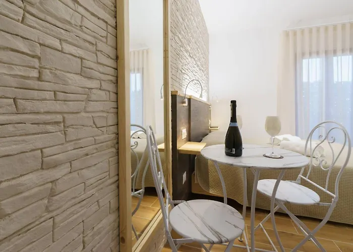 Couette-café N5 Guest House- Ombrellone Gratis Incluso A Lido- 4*