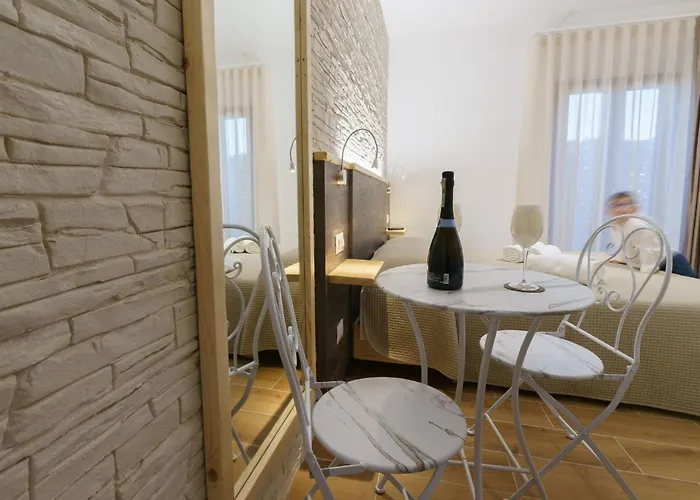 N5 Guest House- Ombrellone Gratis Incluso A Lido- Couette-café 4*